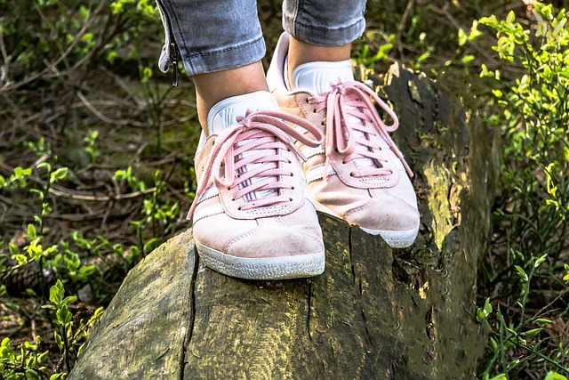 Van verleden tot heden: een uitgebreide ontdekkingsreis door de wereld van schoenen, hun productie en gezondheidsimpact